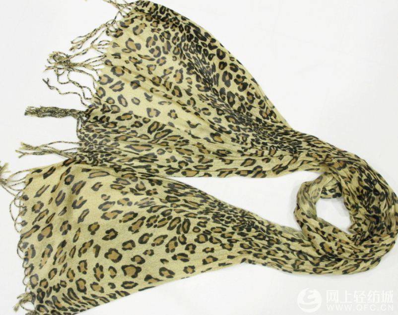 豹纹围巾秋冬搭配时尚又性感
