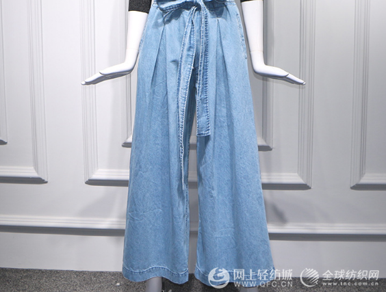 吴昕终究找到合适的裤子了,DesignerClub秋装吴昕也穿_