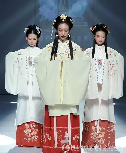 2019广东时装周-秋季:缘起象牙果-中厄设计师联合发布会