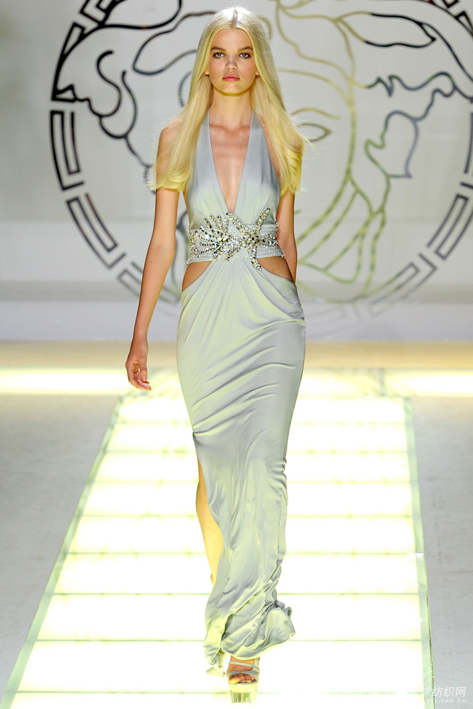 2012春夏米兰时装周 <em>Versace 女装</em>秀-网上轻纺
