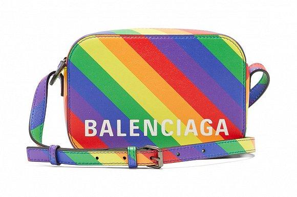 Balenciaga推出全新彩虹条纹包袋