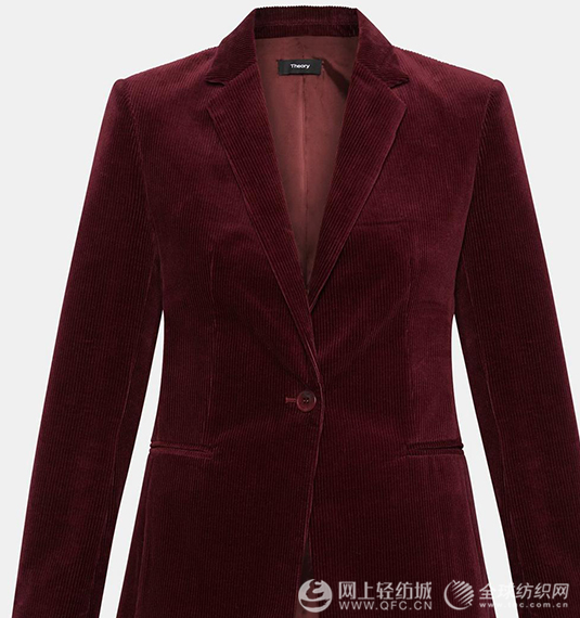 灯芯绒依旧流行,复古风更显气质