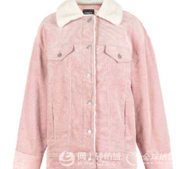 灯芯绒依旧流行,复古风更显气质