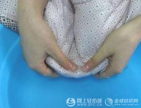 怎么洗羽绒服最好 洗涤羽绒服的方法