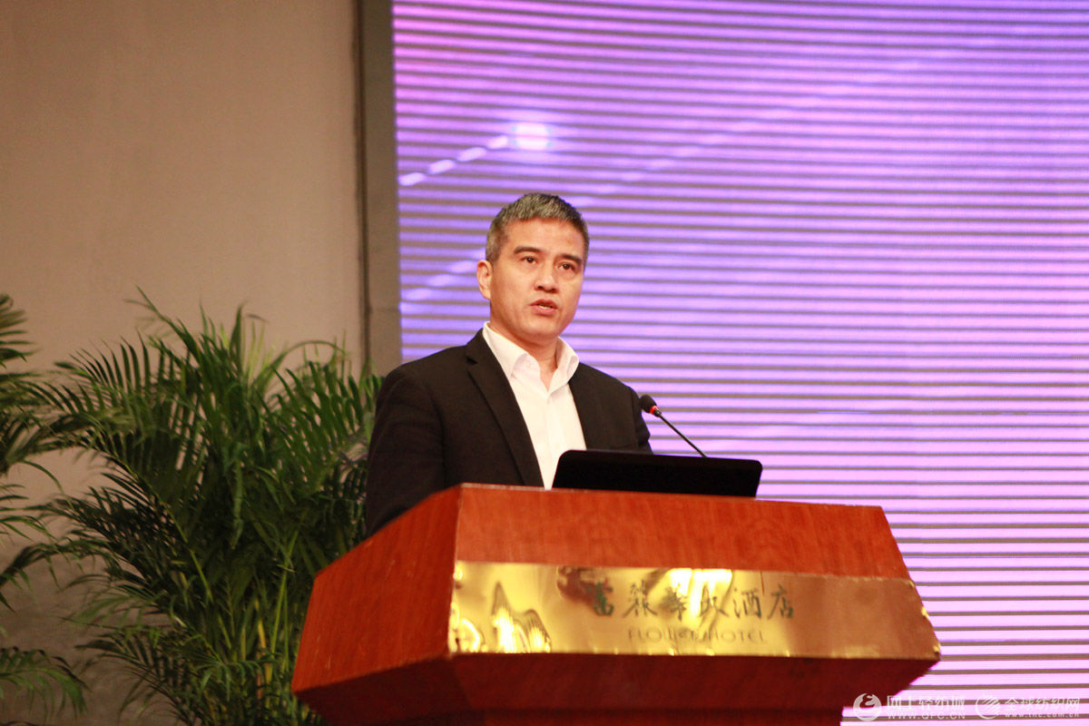 柯桥区常委钱勇军作开会致辞