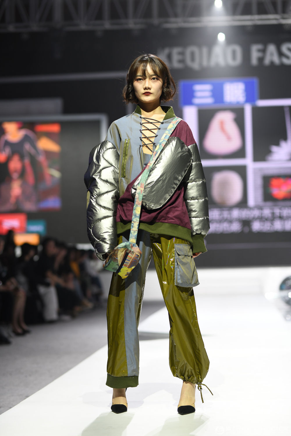 稚始至终不负韶华绍兴文理学院毕业生服装秀惊艳亮相柯桥时尚周