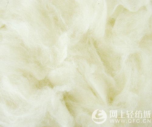 竹浆纤维/涤纶/大麻纤维混纺面料的开发及其性能分析