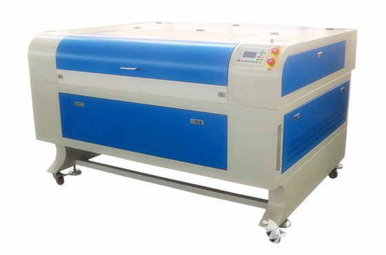 东莞pu皮革服装面料真皮皮包手袋电脑自动排版送料打孔雕花下料开料机