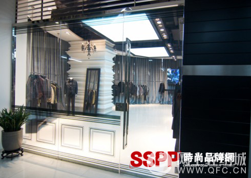 LATOALPS品牌定位:服装陈列设计