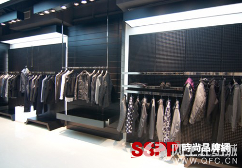 LATOALPS品牌定位:服装陈列设计