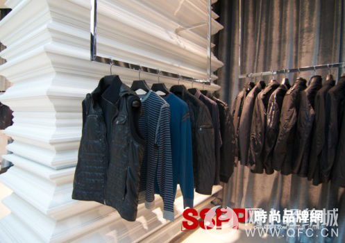 LATOALPS品牌定位:服装陈列设计