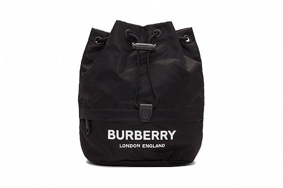Burberry推出了全新水桶包设计