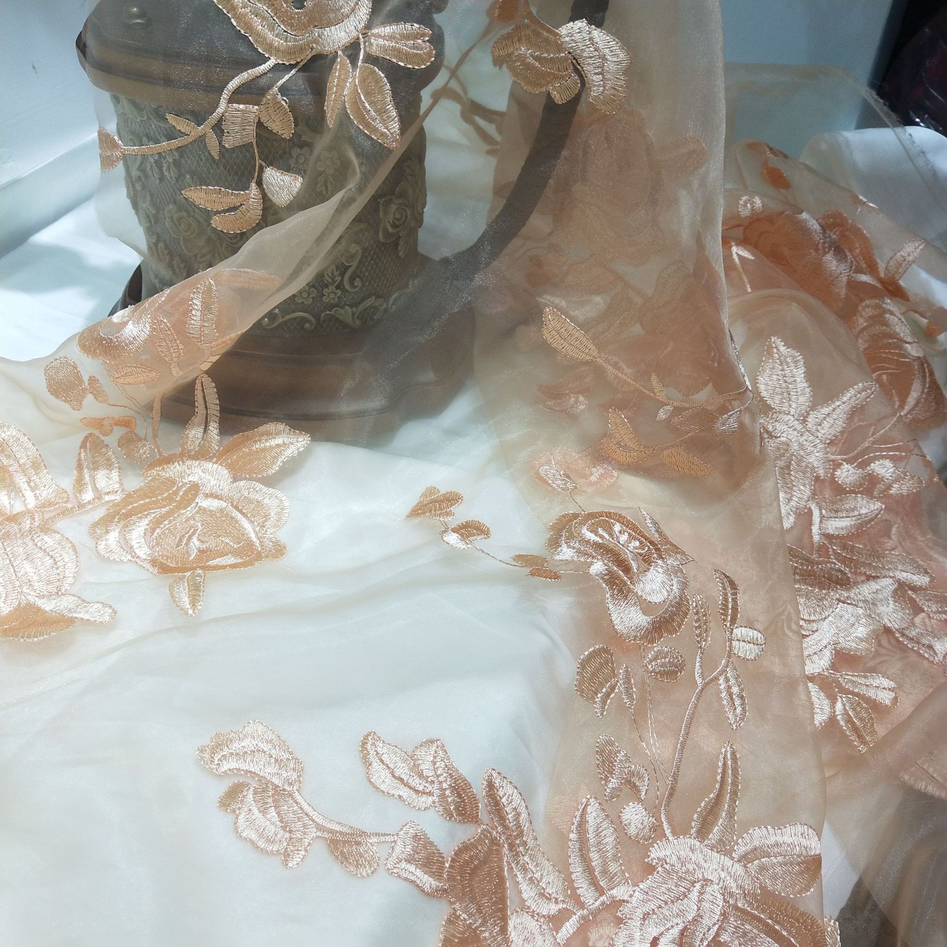 油画里的薄纱少女 婚纱来自国内设计师品牌:Amusee Moi